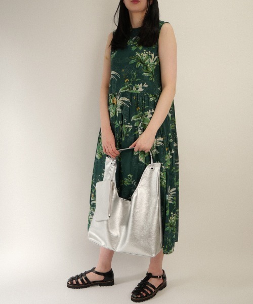 CURI BISCUI（キュリ　ビスキュイ）の「2ポーチセット ワンハンドルバッグ（トートバッグ・レディース・ブラック/シルバー/モカ・FREE）」の3枚目の写真