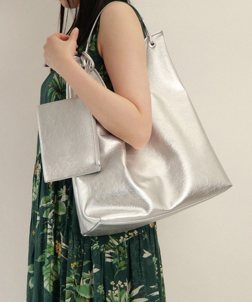 CURI BISCUI（キュリ　ビスキュイ）の「2ポーチセット ワンハンドルバッグ（トートバッグ・レディース・ブラック/シルバー/モカ・FREE）」の13枚目の写真