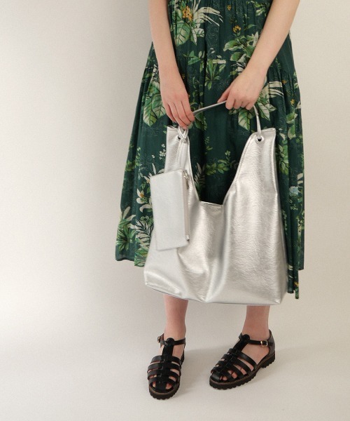 CURI BISCUI（キュリ　ビスキュイ）の「2ポーチセット ワンハンドルバッグ（トートバッグ・レディース・ブラック/シルバー/モカ・FREE）」の11枚目の写真