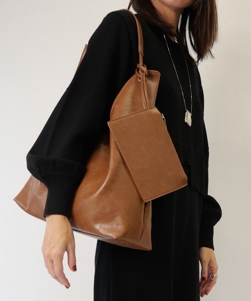 CURI BISCUI（キュリ　ビスキュイ）の「2ポーチセット ワンハンドルバッグ（トートバッグ・レディース・ブラック/シルバー/モカ・FREE）」の15枚目の写真