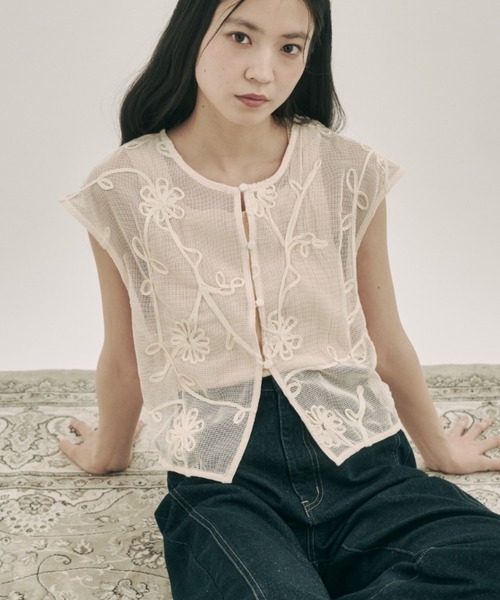 moi tytto（モイテュット）の「コード刺繍レースベスト（ベスト・レディース・ナチュラル・FREE）」の3枚目の写真