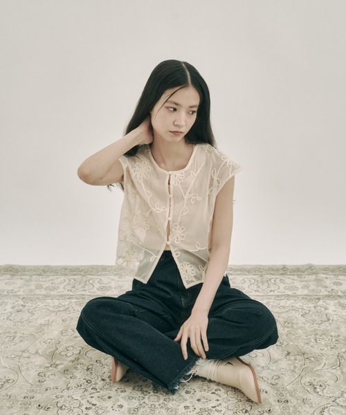 moi tytto（モイテュット）の「コード刺繍レースベスト（ベスト・レディース・ナチュラル・FREE）」の4枚目の写真