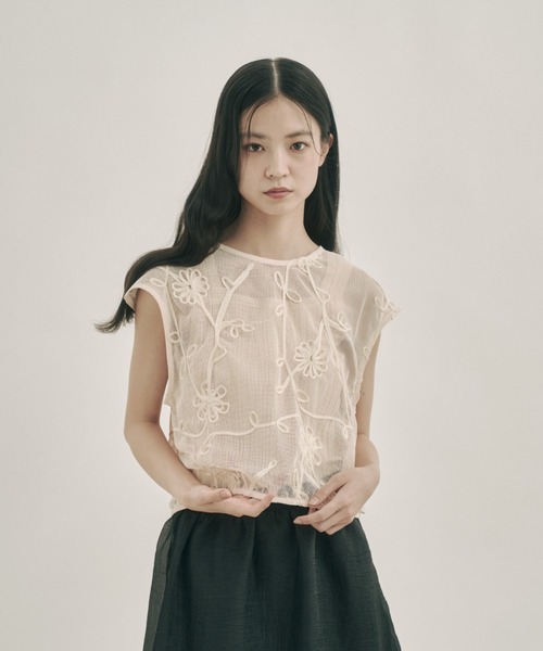 moi tytto（モイテュット）の「コード刺繍レースベスト（ベスト・レディース・ナチュラル・FREE）」の7枚目の写真