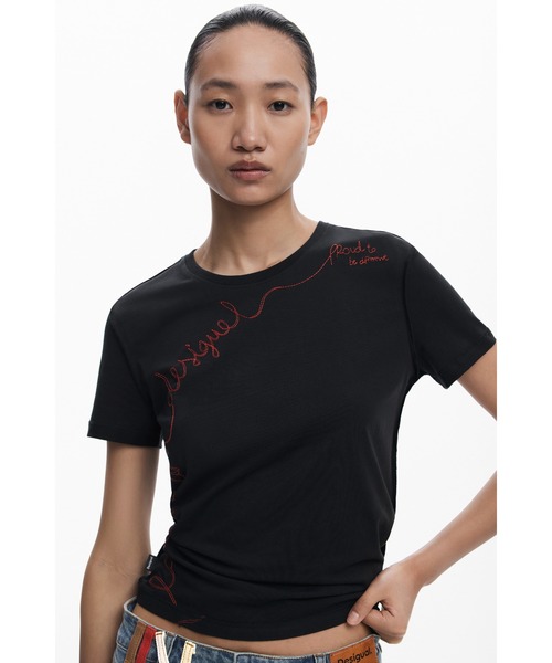 Desigual(デシグアル)の「フレーズエンブロイダリー 刺繍入りTシャツ ブラック(Tシャツ/カットソー・レディース・ホワイト/ブラック・XS/S/L/XL/M)」の6枚目の写真