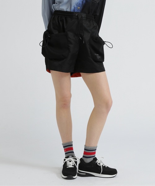 AVIREX（アヴィレックス）の「NYLON COMBI SHORT PANTS/ナイロンコンビショートパンツ（その他パンツ・レディース・グレー/オリーブ/ブラック・M/S）」の2枚目の写真