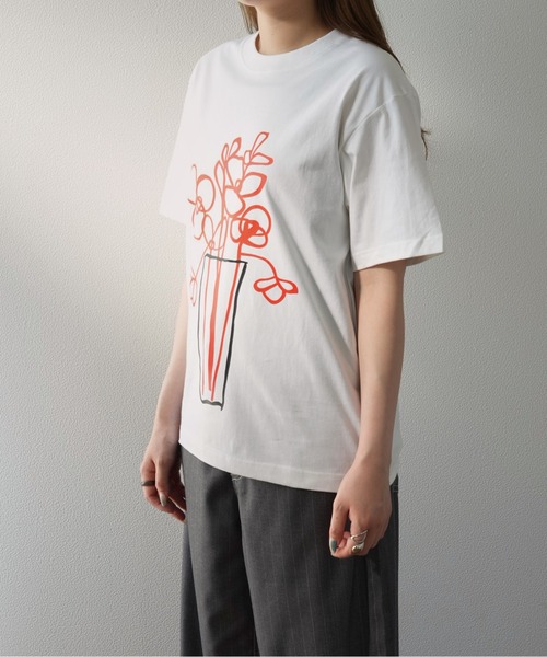 Enewd nina(エニュードニーナ)の「【zozo限定】花瓶 芸術的 上品 フラワー ビックアートアート ユニセックス Tシャツ(Tシャツ/カットソー・レディース・ホワイト/ブラック・FREE)」の9枚目の写真