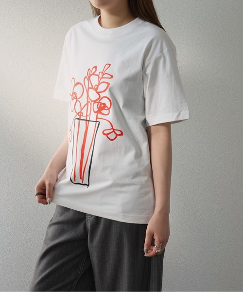Enewd nina(エニュードニーナ)の「【zozo限定】花瓶 芸術的 上品 フラワー ビックアートアート ユニセックス Tシャツ(Tシャツ/カットソー・レディース・ホワイト/ブラック・FREE)」の10枚目の写真