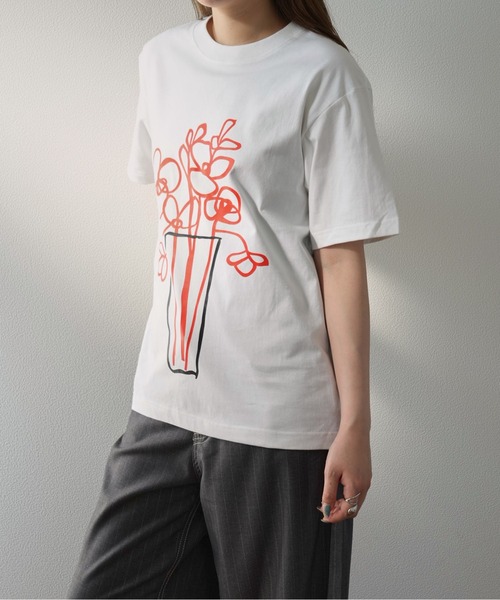 Enewd nina(エニュードニーナ)の「【zozo限定】花瓶 芸術的 上品 フラワー ビックアートアート ユニセックス Tシャツ(Tシャツ/カットソー・レディース・ホワイト/ブラック・FREE)」の11枚目の写真