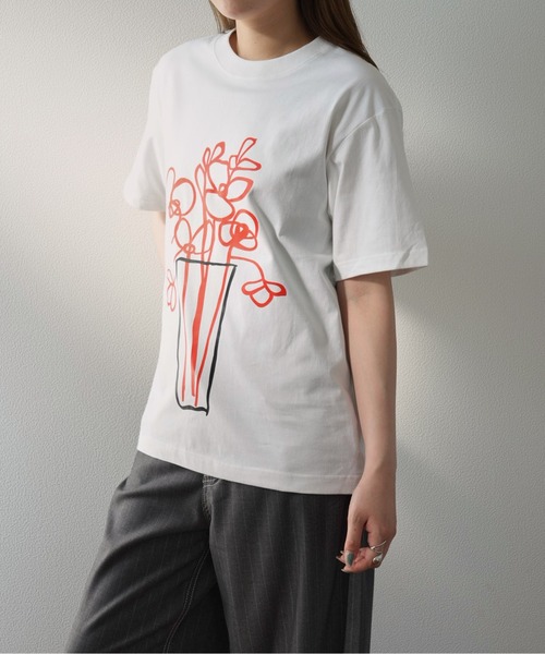 Enewd nina(エニュードニーナ)の「【zozo限定】花瓶 芸術的 上品 フラワー ビックアートアート ユニセックス Tシャツ(Tシャツ/カットソー・レディース・ホワイト/ブラック・FREE)」の12枚目の写真