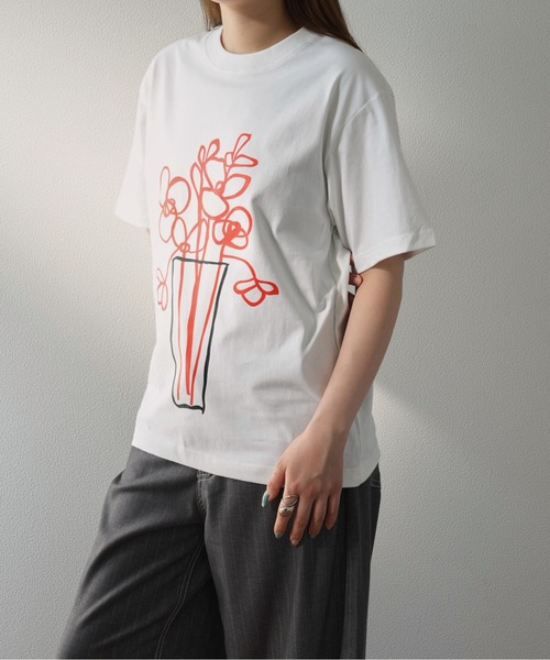 Enewd nina(エニュードニーナ)の「【zozo限定】花瓶 芸術的 上品 フラワー ビックアートアート ユニセックス Tシャツ(Tシャツ/カットソー・レディース・ホワイト/ブラック・FREE)」の13枚目の写真