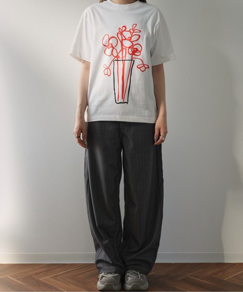 Enewd nina(エニュードニーナ)の「【zozo限定】花瓶 芸術的 上品 フラワー ビックアートアート ユニセックス Tシャツ(Tシャツ/カットソー・レディース・ホワイト/ブラック・FREE)」の19枚目の写真