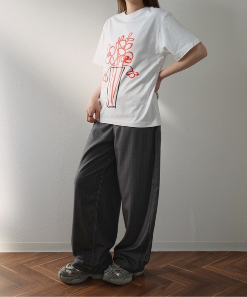 Enewd nina(エニュードニーナ)の「【zozo限定】花瓶 芸術的 上品 フラワー ビックアートアート ユニセックス Tシャツ(Tシャツ/カットソー・レディース・ホワイト/ブラック・FREE)」の22枚目の写真