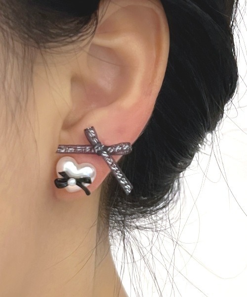 MASHIRO(マシロ)の「【MASHIRO】ブラックカラーリボンモチーフピアス6点セット/アクリルハートモチーフパール(MA/EK237)(ピアス(両耳用)・レディース・シルバー・FREE)」の2枚目の写真
