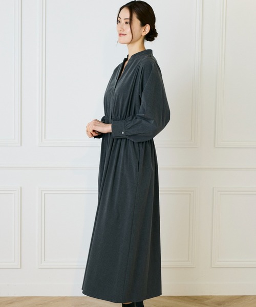 INED(イネド)の「バンドカラーワンピース(ワンピース・レディース・ネイビー/ベージュ/チャコールグレー・9号/7号)」の14枚目の写真