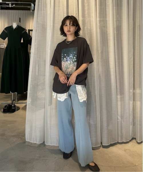 Ameri（アメリ）の「Silvia Conde Olivan×Ameri OVERSIZE TEE（Tシャツ/カットソー・レディース・スミクロ/ベージュ/グリーン/アイボリー・FREE）」の8枚目の写真