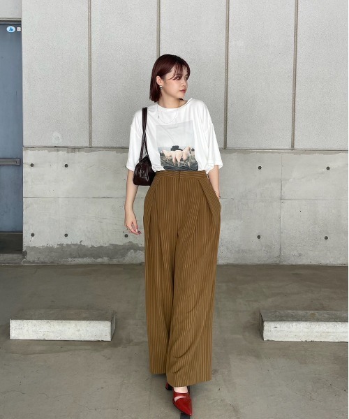Ameri（アメリ）の「Silvia Conde Olivan×Ameri OVERSIZE TEE（Tシャツ/カットソー・レディース・スミクロ/ベージュ/グリーン/アイボリー・FREE）」の6枚目の写真