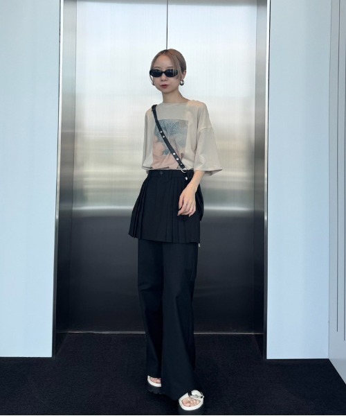 Ameri（アメリ）の「Silvia Conde Olivan×Ameri OVERSIZE TEE（Tシャツ/カットソー・レディース・スミクロ/ベージュ/グリーン/アイボリー・FREE）」の13枚目の写真