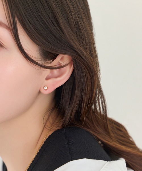 Phoebe(フィービィー)の「【金属アレルギー対応】ジュエルハートピアス/サージカルステンレス(ピアス(両耳用)・レディース・イエローゴールド・FREE)」の3枚目の写真