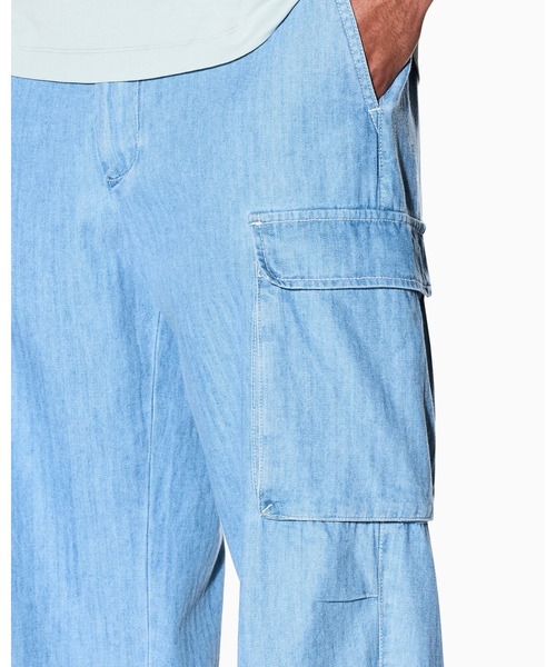 ARMANI EXCHANGE(アルマーニエクスチェンジ)の「【A|X アルマーニ エクスチェンジ】ヘリンボーンデニム カーゴパンツ(カーゴパンツ・メンズ・ライトブルー・28inch/29inch/30inch/32inch/33inch/34inch/36inch/31inch)」の4枚目の写真