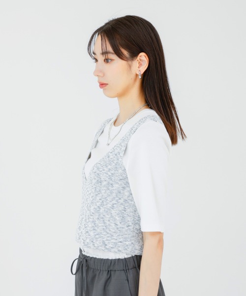qualite（カリテ）の「カスリヤーン畦ニットキャミソール（ベスト・レディース・ライトグレー/スモークピンク・フリー）」の15枚目の写真