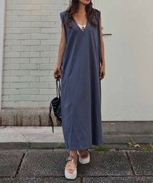 Vネックノースリーブワンピース