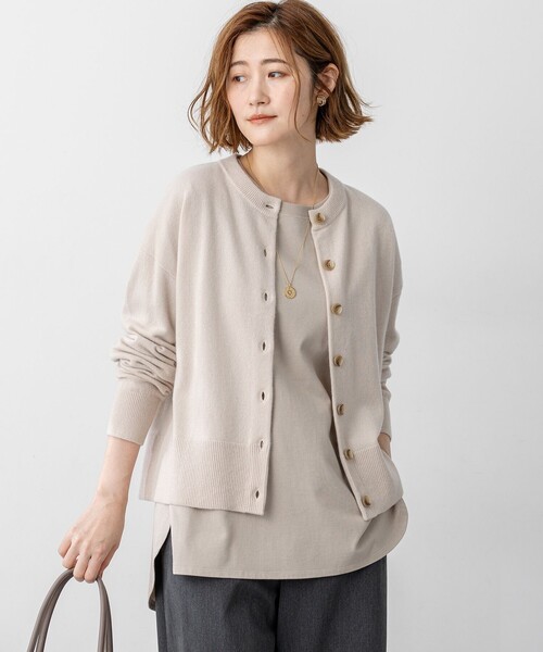 23区（ニジュウサンク）の「ピュアカシミヤ クルーネック カーディガン（カーディガン/ボレロ・レディース・オレンジ系/ライトグレー系/イエロー系/ブルー系/ベージュ系/スカイブルー系/黄土色系・40/38）」の3枚目の写真