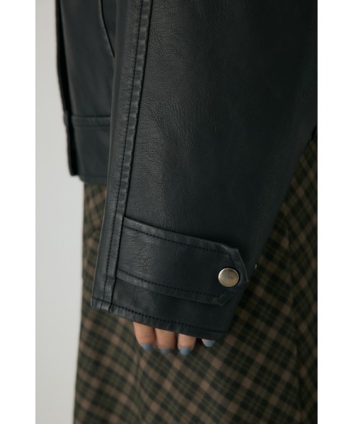 crie conforto(クリーコンフォルト)の「スタンドカラーフェイクレザージャケット 冬服 / アウター(ライダースジャケット・レディース・ブラウン/ブラック・FREE)」の12枚目の写真