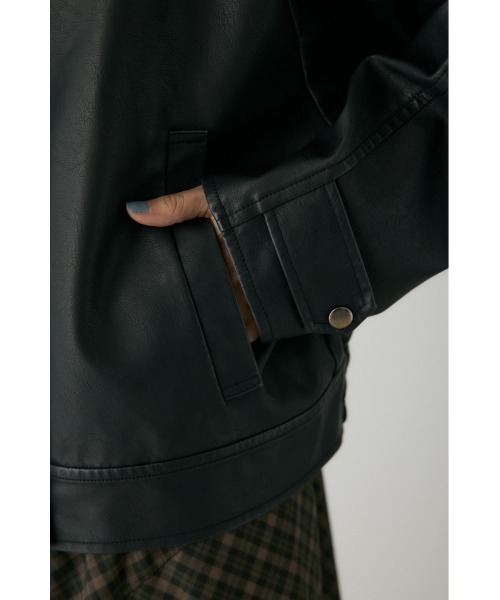 crie conforto(クリーコンフォルト)の「スタンドカラーフェイクレザージャケット 冬服 / アウター(ライダースジャケット・レディース・ブラウン/ブラック・FREE)」の13枚目の写真
