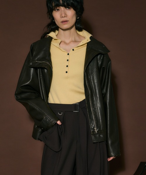 crie conforto(クリーコンフォルト)の「スタンドカラーフェイクレザージャケット 冬服 / アウター(ライダースジャケット・レディース・ブラウン/ブラック・FREE)」の3枚目の写真