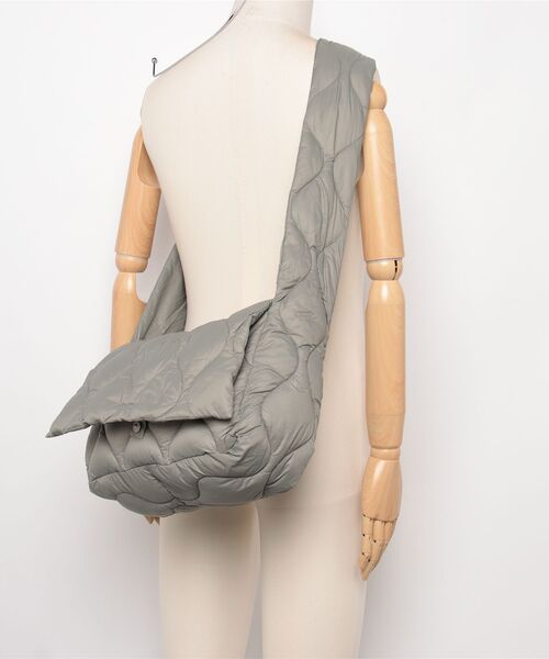 fridge(フリッジ)の「【TAION】タイオンMILITARY MESSENGER DOWN BAG-M<MILITARY/SOFT SHELL> TAION-MGBG01ALSML-M(ショルダーバッグ・メンズ・その他/ブラック/グリーン/ベージュ・ONESIZE)」の11枚目の写真