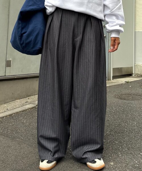 CIAOPANIC TYPY(チャオパニックティピー)の「【新色追加/3サイズ展開】タックボリュームワイドスラックス(スラックス・レディース・グレー/ネイビー/ブラック/ブラック系その他/ブラウン・SMALL/LARGE/MEDIUM)」の9枚目の写真