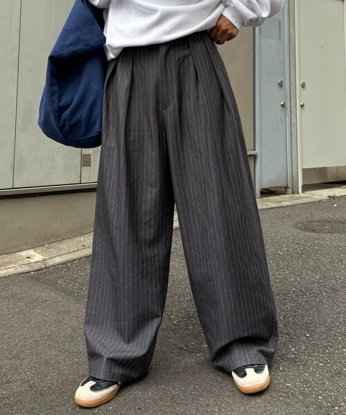 CIAOPANIC TYPY(チャオパニックティピー)の「【新色追加/3サイズ展開】タックボリュームワイドスラックス(スラックス・レディース・グレー/ネイビー/ブラック/ブラック系その他/ブラウン・SMALL/LARGE/MEDIUM)」の10枚目の写真