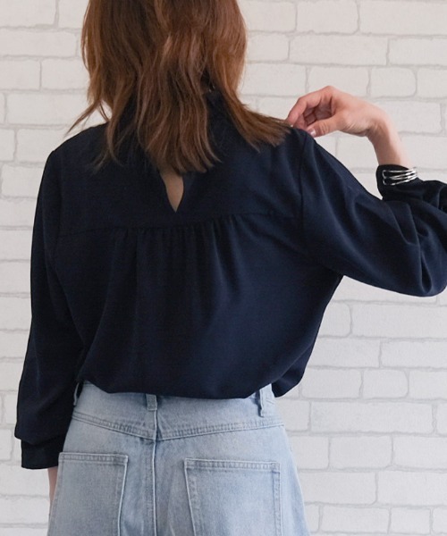 aquagarage(アクアガレージ)の「フリルスタンドカラーブラウス(シャツ/ブラウス・レディース・ブラック/ホワイト/ネイビー・L/M)」の13枚目の写真