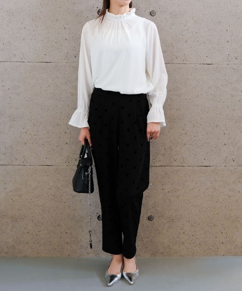 aquagarage(アクアガレージ)の「フリルスタンドカラーブラウス(シャツ/ブラウス・レディース・ブラック/ホワイト/ネイビー・L/M)」の6枚目の写真