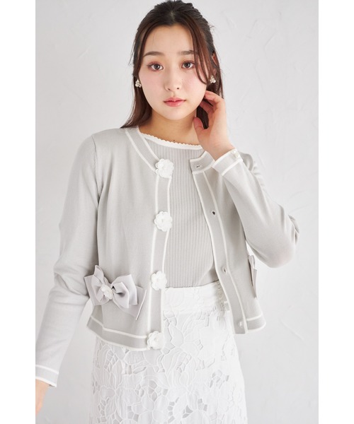 tocco closet（トッコ　クローゼット）の「フラワーモチーフ＆リボン付きバイカラーニットカーディガン（カーディガン/ボレロ・レディース・オフホワイト/グレー/ブラック・M）」の3枚目の写真
