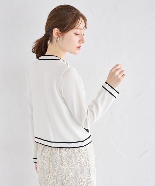 tocco closet（トッコ　クローゼット）の「フラワーモチーフ＆リボン付きバイカラーニットカーディガン（カーディガン/ボレロ・レディース・オフホワイト/グレー/ブラック・M）」の5枚目の写真