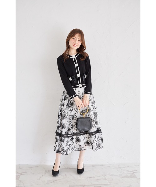 tocco closet（トッコ　クローゼット）の「フラワーモチーフ＆リボン付きバイカラーニットカーディガン（カーディガン/ボレロ・レディース・オフホワイト/グレー/ブラック・M）」の6枚目の写真