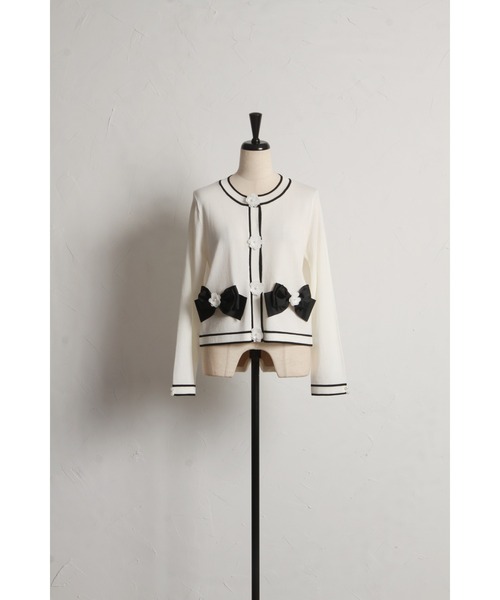 tocco closet（トッコ　クローゼット）の「フラワーモチーフ＆リボン付きバイカラーニットカーディガン（カーディガン/ボレロ・レディース・オフホワイト/グレー/ブラック・M）」の18枚目の写真