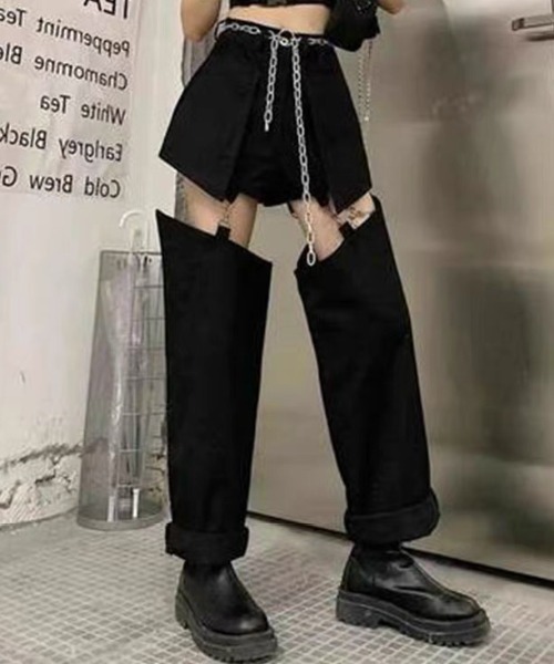 CELENA BEATS(セレナビーツ)の「チェーン付き セパレート デニム パンツ(デニムパンツ・レディース・ブラック/ブルー・S/M)」の1枚目の写真