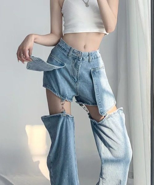 CELENA BEATS(セレナビーツ)の「チェーン付き セパレート デニム パンツ(デニムパンツ・レディース・ブラック/ブルー・S/M)」の9枚目の写真