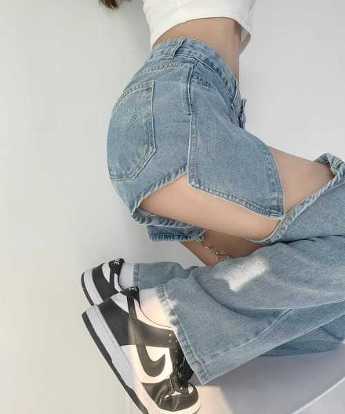 CELENA BEATS(セレナビーツ)の「チェーン付き セパレート デニム パンツ(デニムパンツ・レディース・ブラック/ブルー・S/M)」の7枚目の写真