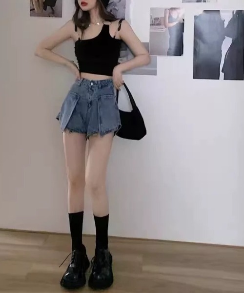 CELENA BEATS(セレナビーツ)の「チェーン付き セパレート デニム パンツ(デニムパンツ・レディース・ブラック/ブルー・S/M)」の17枚目の写真