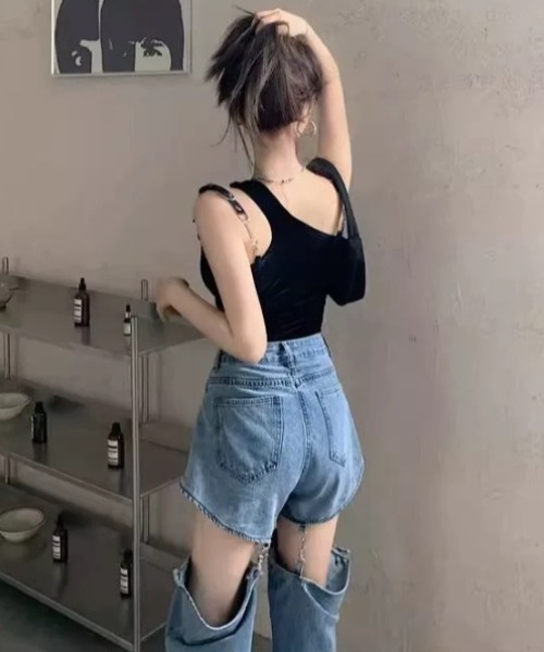 CELENA BEATS(セレナビーツ)の「チェーン付き セパレート デニム パンツ(デニムパンツ・レディース・ブラック/ブルー・S/M)」の16枚目の写真