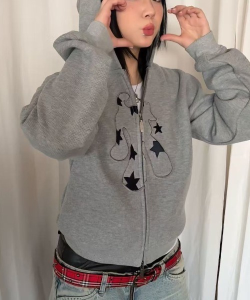 Achic(アシック)の「星柄うさ耳パーカー(パーカー・レディース・グレー/ダークブラウン/ダークブラウン系1/グレー系その他・M)」の5枚目の写真