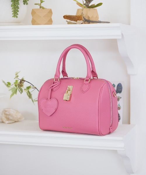 Samantha Thavasa(サマンサタバサ)の「サマンサ レディ パドロック ボストンバッグ(ハンドバッグ・レディース・オフホワイト/ブラック/ピンク/グレイッシュベージュ・FREE)」の4枚目の写真