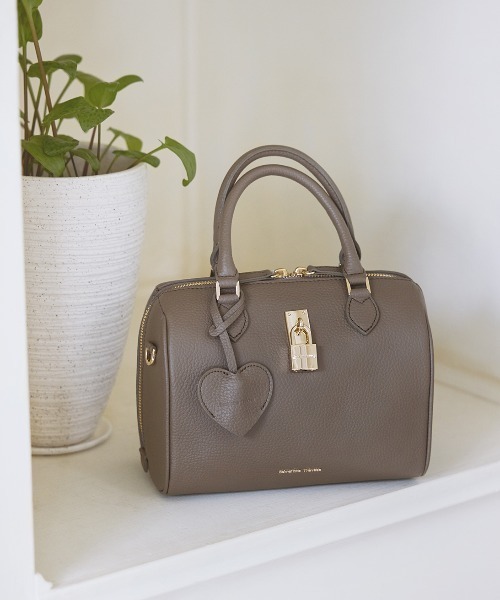 Samantha Thavasa(サマンサタバサ)の「サマンサ レディ パドロック ボストンバッグ(ハンドバッグ・レディース・オフホワイト/ブラック/ピンク/グレイッシュベージュ・FREE)」の3枚目の写真