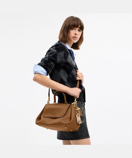 COACH(コーチ)の「スラウチー ローグ トップ ハンドル バッグ(ショルダーバッグ・レディース・ブラウン系その他・ONE)」の2枚目の写真