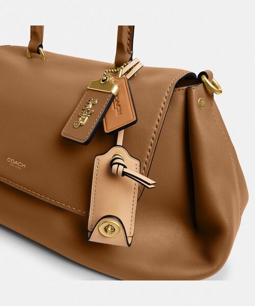 COACH(コーチ)の「スラウチー ローグ トップ ハンドル バッグ(ショルダーバッグ・レディース・ブラウン系その他・ONE)」の10枚目の写真