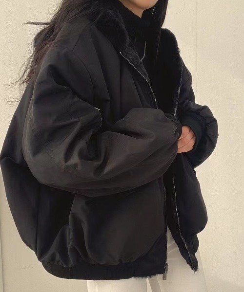 Mejoul（メジュール）の「フード付きリバーシブルボリュームブルゾンファーブルゾン（ブルゾン・レディース・ブルー/アイボリー/ブラック/カーキ・M/L）」の2枚目の写真