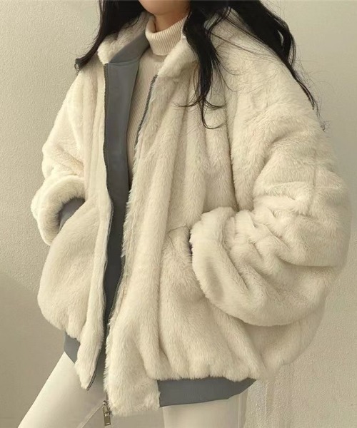 Mejoul（メジュール）の「フード付きリバーシブルボリュームブルゾンファーブルゾン（ブルゾン・レディース・ブルー/アイボリー/ブラック/カーキ・M/L）」の5枚目の写真